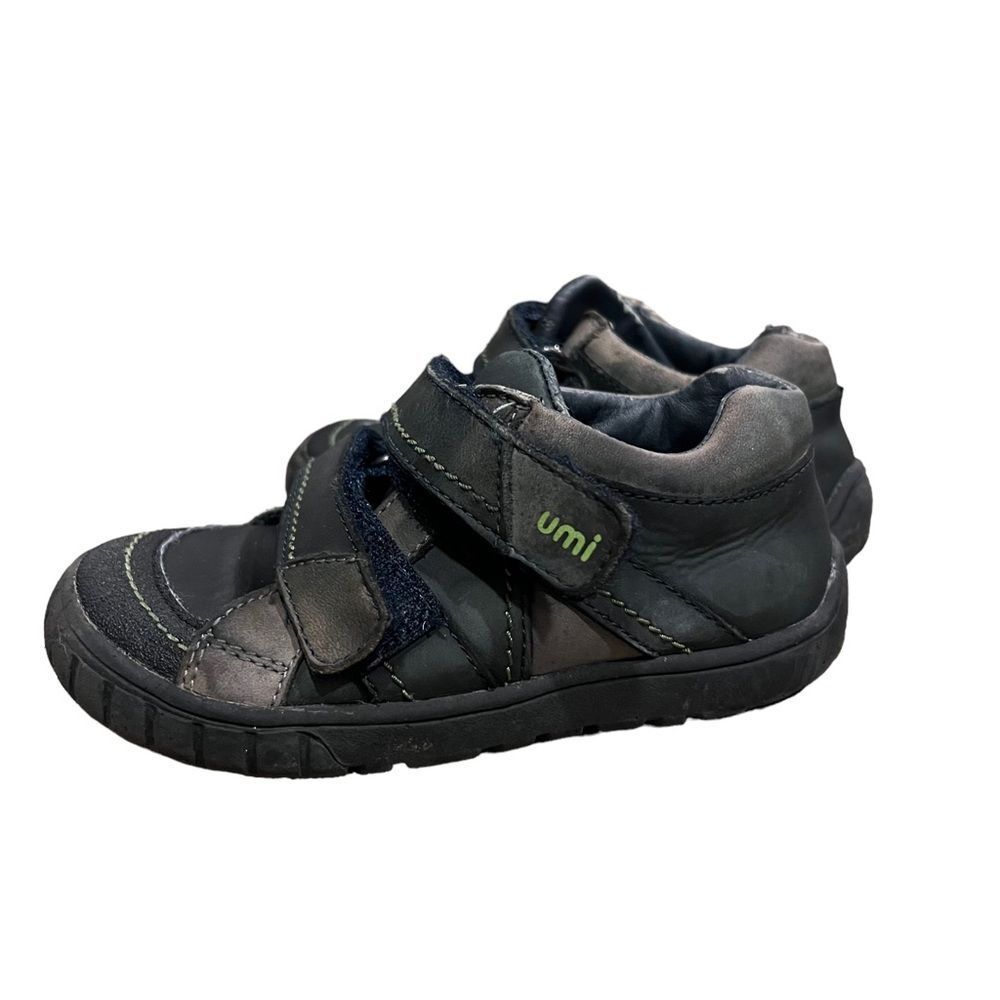 Umi leather hook and loop close boys Braden sneakers dark‎ blue & grey size 8.5